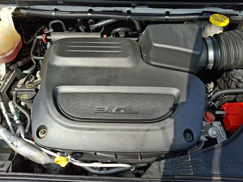 Used 2020 Chrysler Pacifica Touring-L w/ S Appearance Package FWD image 35