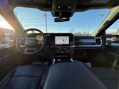 Used 2025 Ford F250 Lariat w/ Black Appearance Package image 15