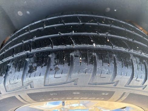 Used 2017 Chevrolet Tahoe LT w/ LT Signature Package image 8