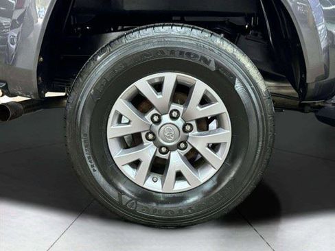 Used 2019 Toyota Tacoma SR5 RWD image 23