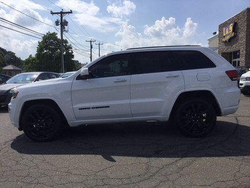 Used 2019 Jeep Grand Cherokee Altitude AWD/4WD image 12