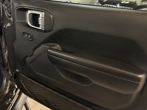 Used 2021 Jeep Wrangler Unlimited Sport image 27