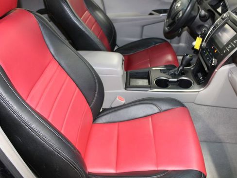 Used 2017 Toyota Camry LE image 19