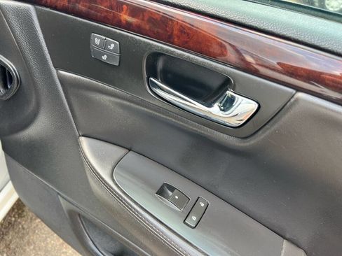 Used 2011 Cadillac DTS Luxury image 20