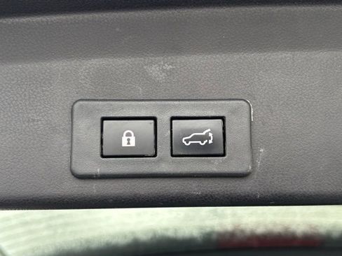 Used 2022 Subaru Ascent Limited w/ Technology Package image 7