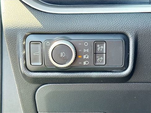 Certified 2022 Ford Explorer XLT w/ Equipment Group 202A image 12