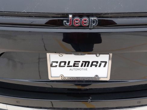 Used 2023 Jeep Grand Cherokee Laredo w/ Luxury Tech Group I image 18