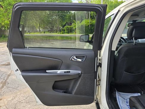 Used 2016 Dodge Journey SE w/ Flexible Seating Group FWD image 10