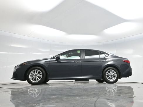 Used 2025 Toyota Camry LE image 7