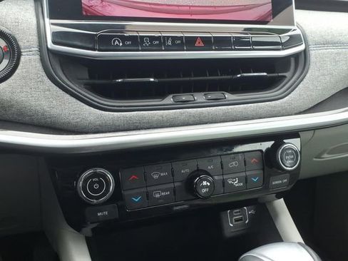 Used 2022 Jeep Compass Latitude w/ Convenience Group image 17