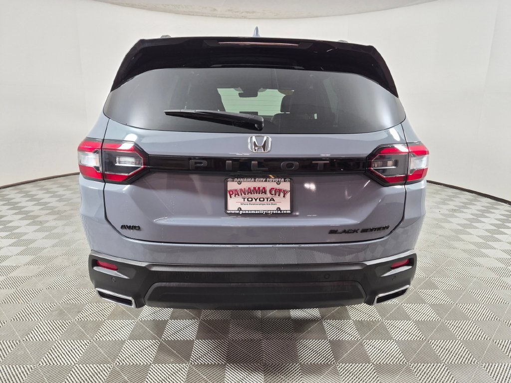 Used 2025 Honda Pilot Black Edition image 4