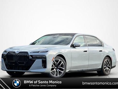 Used 2023 BMW 740i w/ Parking Assistance Package RWD image 1