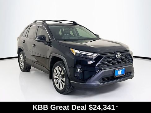 Used 2022 Toyota RAV4 XLE Premium FWD image 1