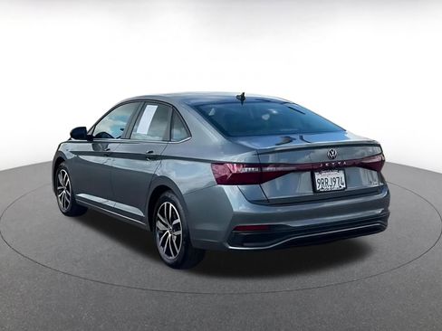 Used 2025 Volkswagen Jetta SE image 11