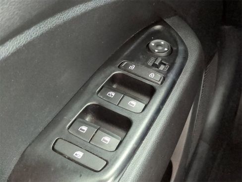 Used 2023 Hyundai Venue SEL w/ Cargo Package image 23