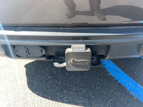 Used 2021 Jeep Grand Cherokee Limited w/ Luxury Group II image 13