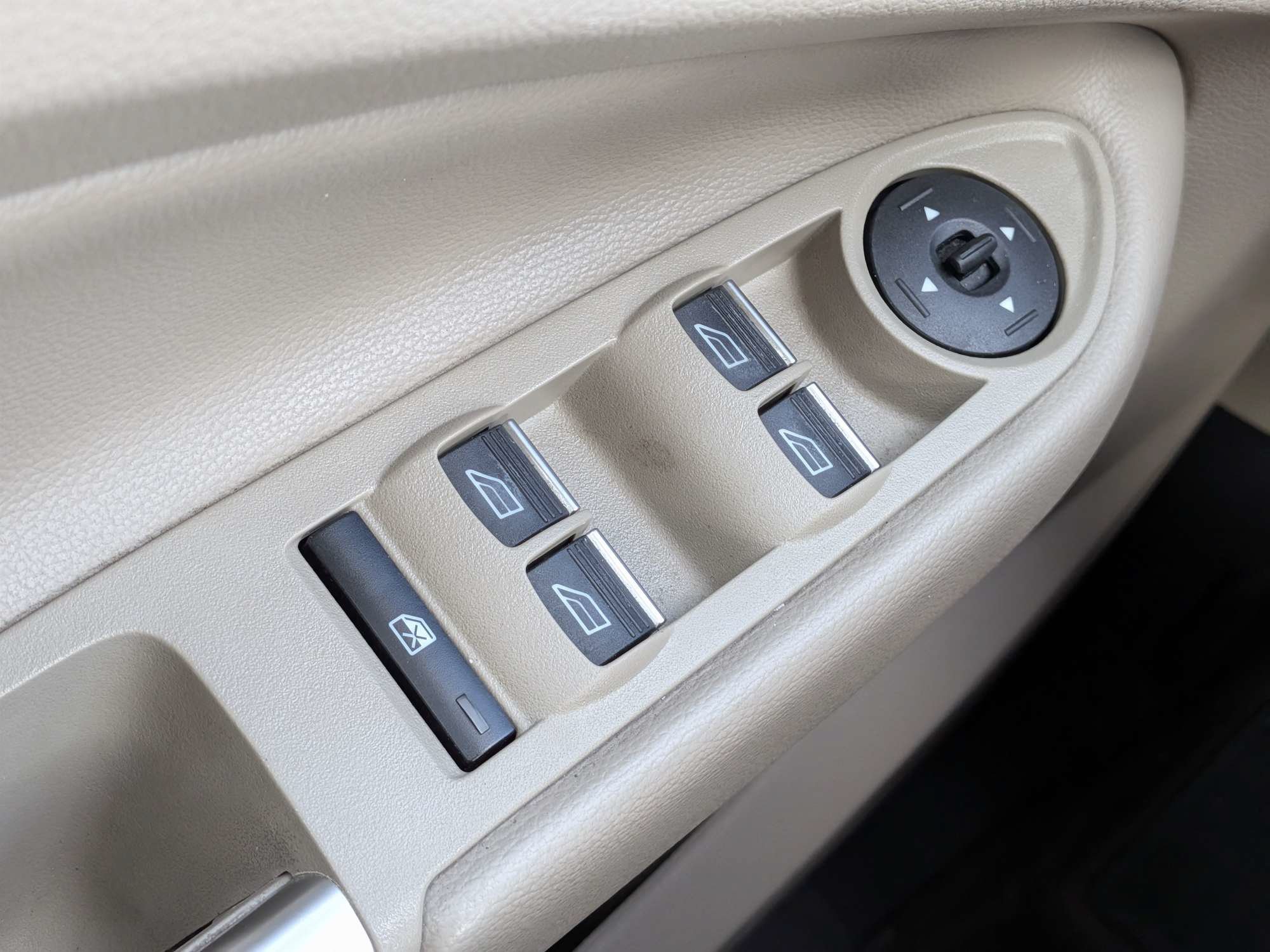 Used 2019 Ford Escape SEL FWD image 24