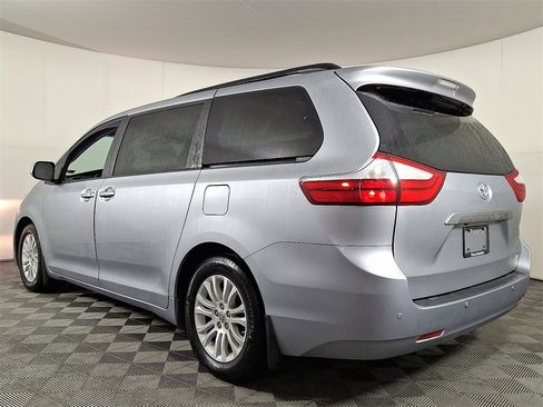 Used 2015 Toyota Sienna XLE image 7