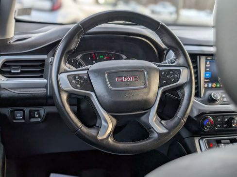 Used 2022 GMC Acadia SLT w/ LPO, Floor Liner Package image 15