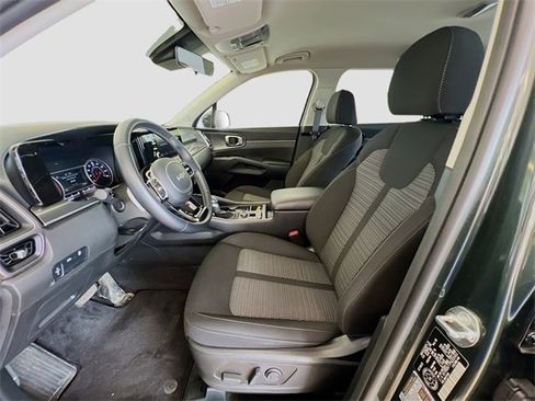 Used 2023 Kia Sorento LX image 22