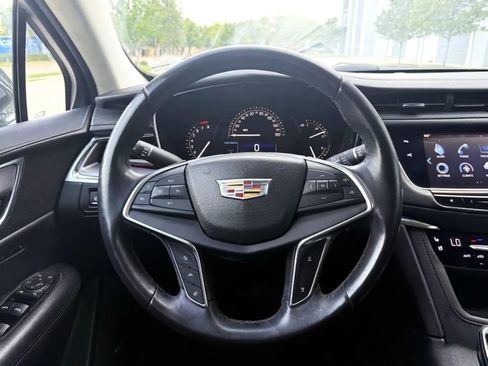 Used 2017 Cadillac XT5 Premium Luxury w/ Driver Assist Package FWD image 14