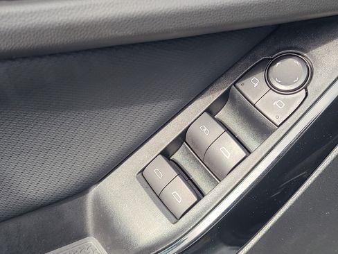 Used 2025 Chevrolet Equinox LT FWD image 19