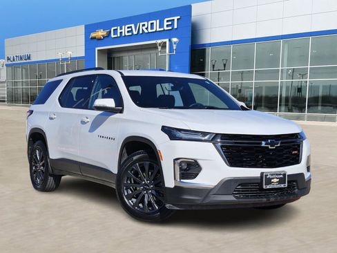 Used 2022 Chevrolet Traverse RS image 1