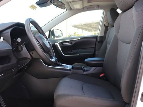 Used 2025 Toyota RAV4 XLE image 12