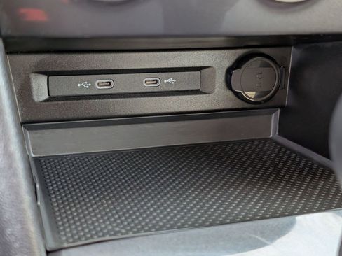 Used 2024 Volkswagen Tiguan SE image 26