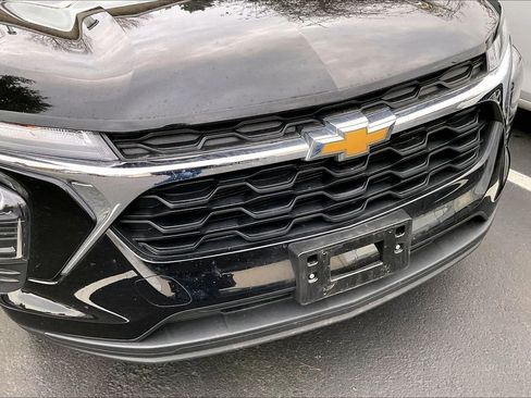 Certified 2025 Chevrolet Trax LS image 5