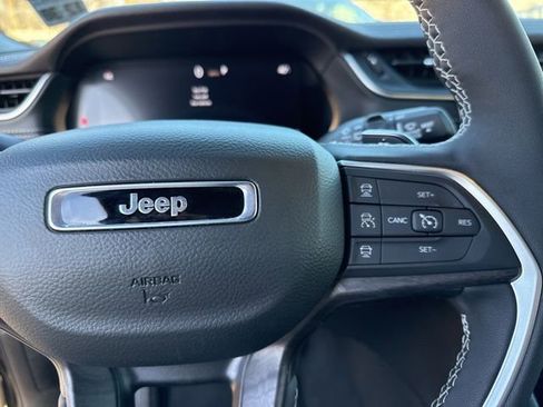 Used 2025 Jeep Grand Cherokee Limited w/ MOPAR Finishing Package image 39
