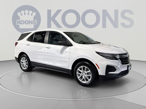 Used 2024 Chevrolet Equinox LS w/ LS Convenience Package FWD image 2