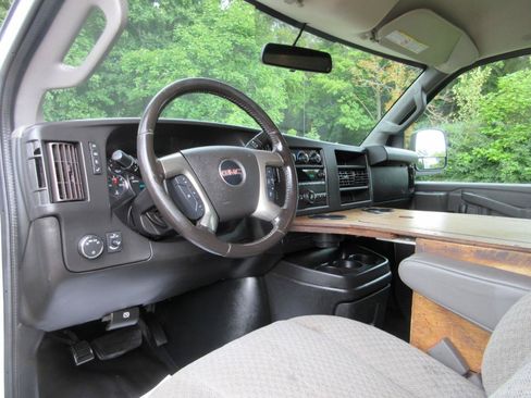 Used 2018 GMC Savana 2500 Extended w/ Driver Convenience Package RWD image 29