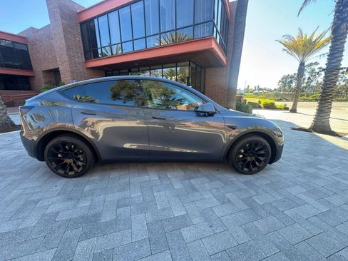 Used 2024 Tesla Model Y Long Range image 8