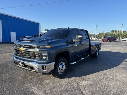 Used 2025 Chevrolet Silverado 3500 LT w/ Convenience Package AWD/4WD image 1