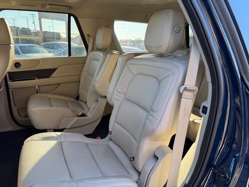 Used 2019 Lincoln Navigator Reserve image 15