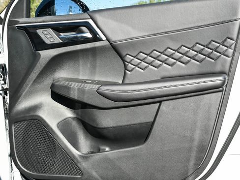 New 2025 Mitsubishi Outlander SEL Black Edition image 10