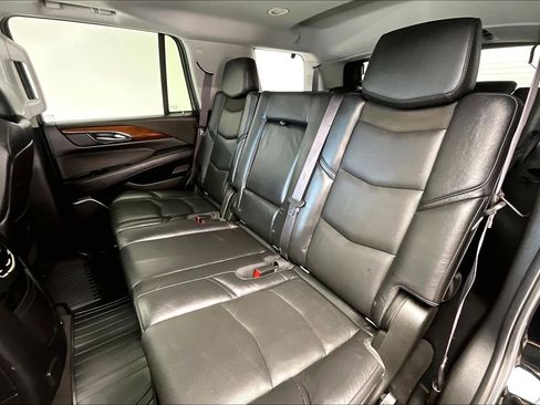 Used 2017 Cadillac Escalade Luxury AWD/4WD image 19