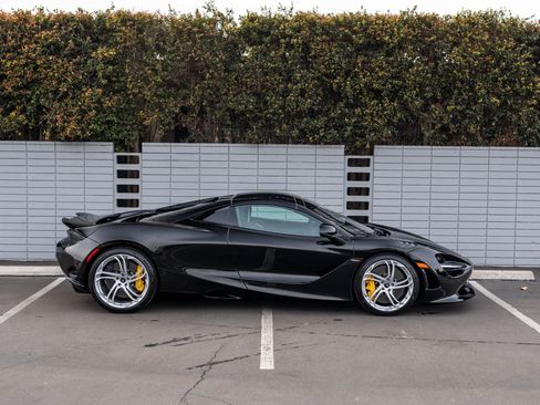 Used 2024 McLaren 750S Spider RWD image 3