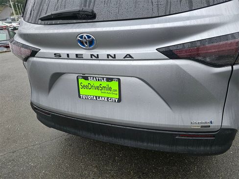 Certified 2023 Toyota Sienna LE image 15