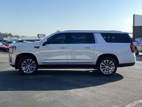 Used 2024 GMC Yukon XL SLT w/ SLT Luxury Package image 7