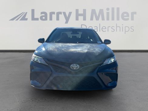 Used 2018 Toyota Camry L image 8