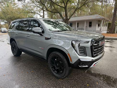 Used 2025 GMC Yukon AT4 w/ AT4 Premium Package image 9