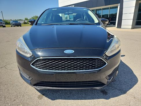 Used 2016 Ford Focus SE FWD image 2