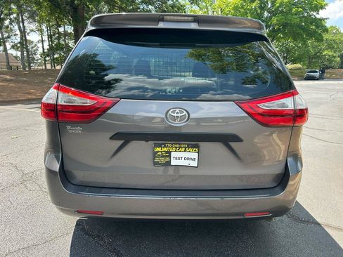 Used 2017 Toyota Sienna L FWD image 4