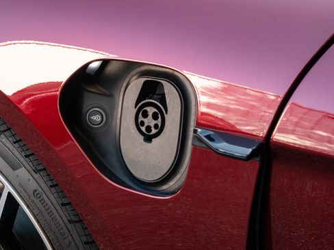 Certified 2022 Porsche Taycan 4S image 17