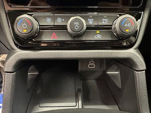 New 2025 Ford Ranger XLT w/ Equipment Group 301A High image 31