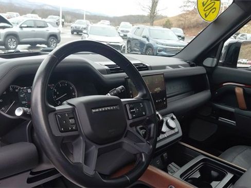 Used 2023 Land Rover Defender 130 X-Dynamic SE image 14