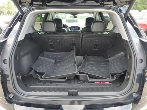 Used 2023 GMC Terrain SLT w/ LPO, Floor Liner Package FWD image 33