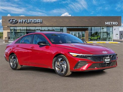 Used 2025 Hyundai Elantra Sport image 1